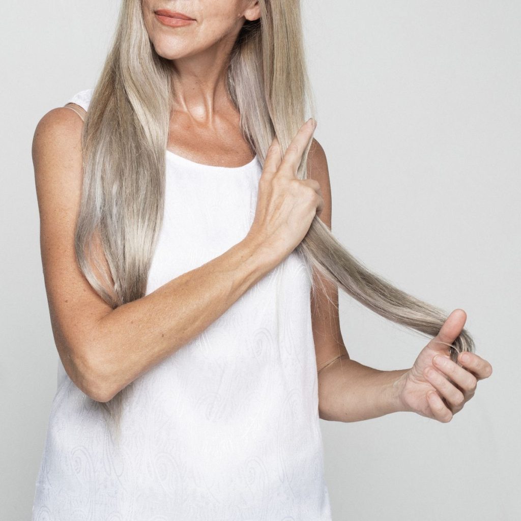 Como cuidar dos cabelos brancos?