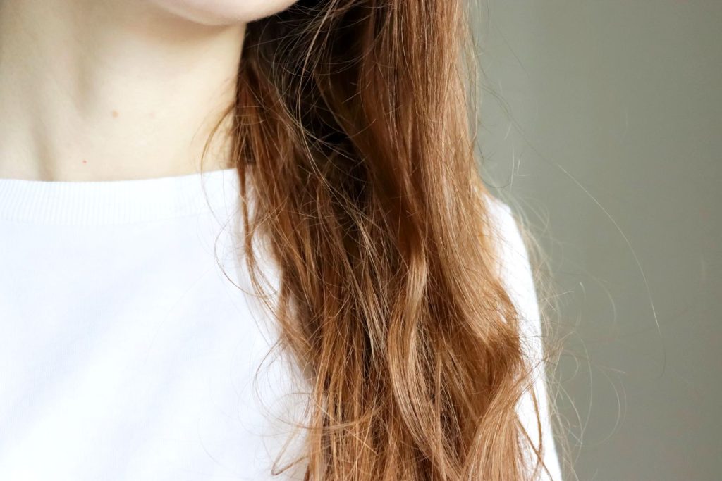 Efeito Fly Away: como domar fios arrepiados com resultado de salão